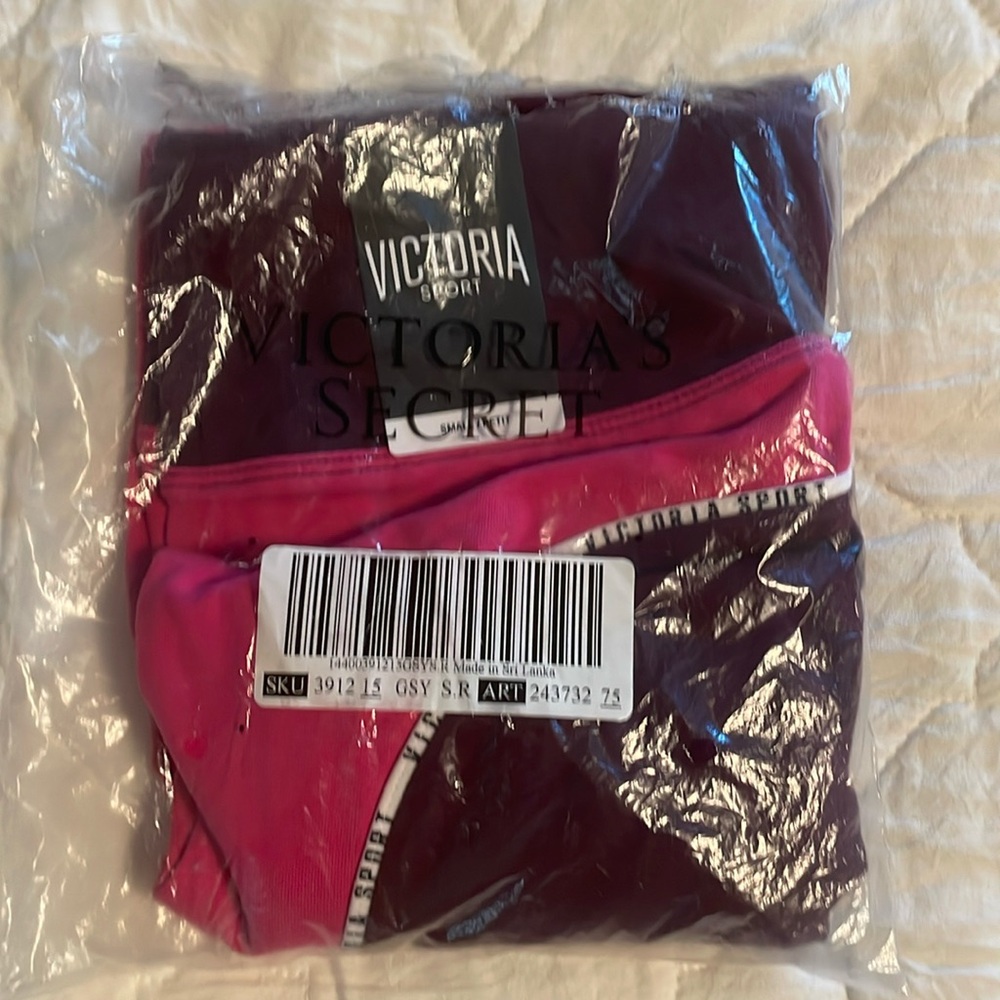 A Victoria’s Secret sport leggings